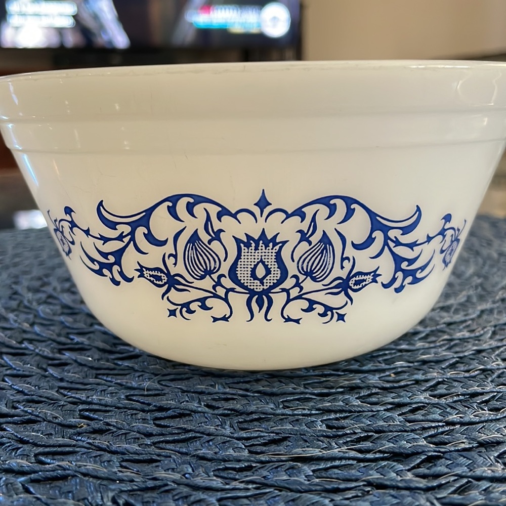 Vintage 1960’s Federal Milk Glass 3 Cup Bowl